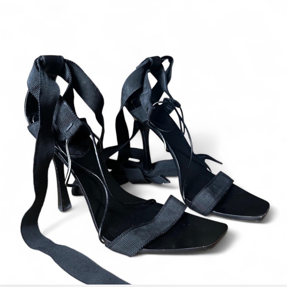 Gucci Tom Ford Era Black Heels with Elegant Wraparound Straps